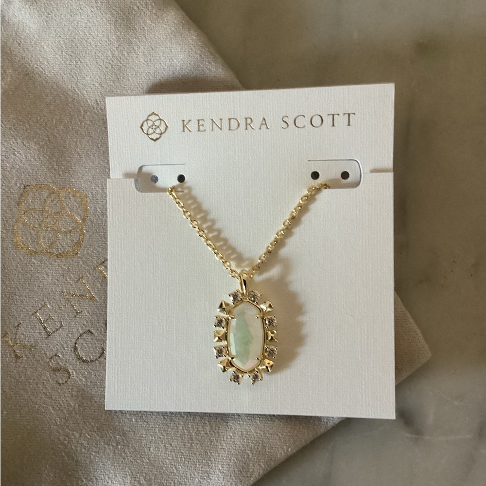 Kendra Scott Shanley Gold Short Pendant Necklace